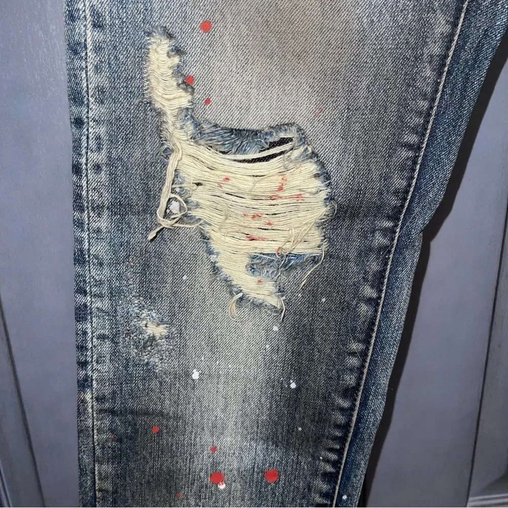 Embellish NYC Bob Distressed Blue Jeans with Paint Splatter Size 28 28x33 NWT